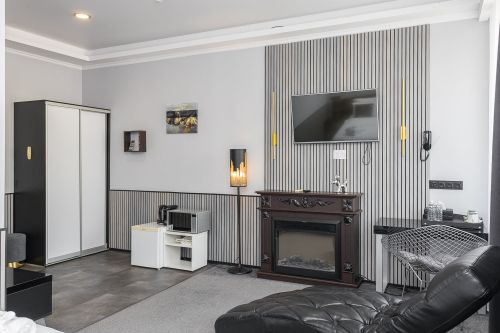 Studio Plus